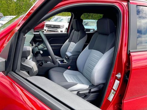 Used 2025 Toyota Tacoma TRD Off-Road AWD/4WD image 9