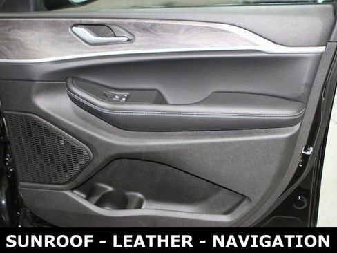 New 2025 Jeep Grand Cherokee Limited image 24