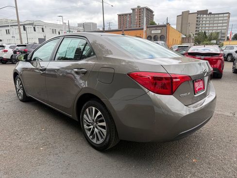 Used 2018 Toyota Corolla XLE FWD image 5
