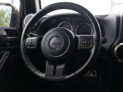 Used 2017 Jeep Wrangler Sahara w/ Connectivity Group AWD/4WD image 9