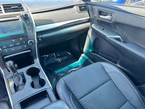 Used 2016 Toyota Camry SE FWD image 14