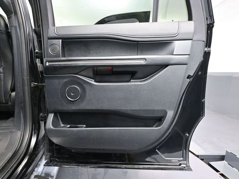 Used 2018 Ford Expedition Max XLT w/ Equipment Group 202A image 18