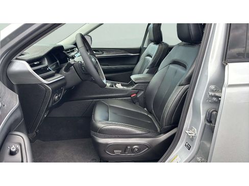 Used 2024 Jeep Grand Cherokee Limited 4xe AWD/4WD image 11