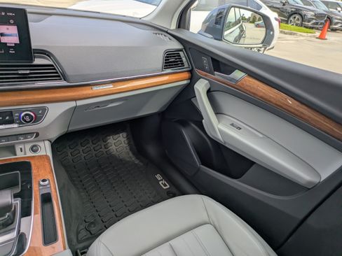Used 2023 Audi Q5 2.0T Premium w/ Convenience Package AWD/4WD image 16