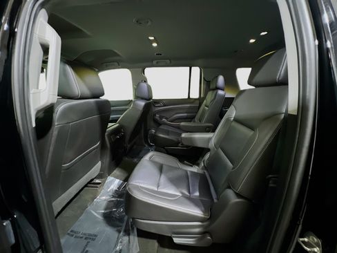 Used 2018 Chevrolet Suburban LT w/ Luxury Package RWD image 18