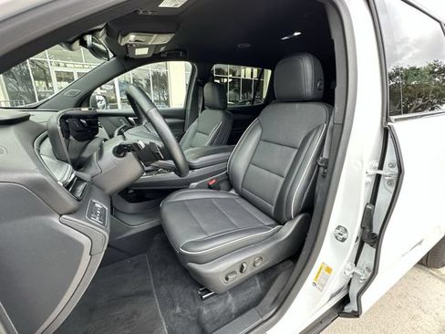 Certified 2025 Buick Enclave Preferred FWD image 19