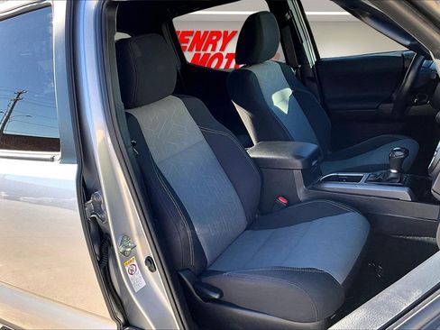 Used 2020 Toyota Tacoma TRD Sport Double Cab 5' Bed AT image 28