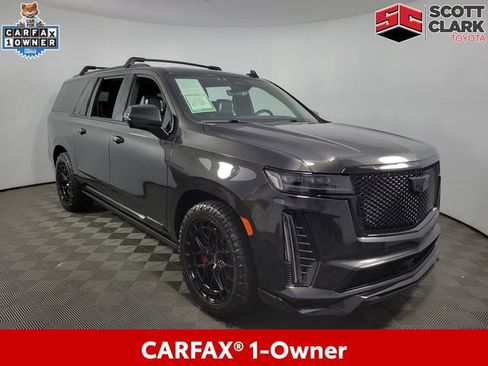 Used 2024 Cadillac Escalade ESV V image 1