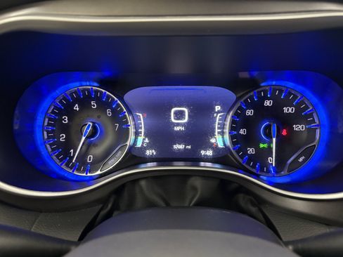 Used 2024 Chrysler Pacifica Touring-L FWD image 34