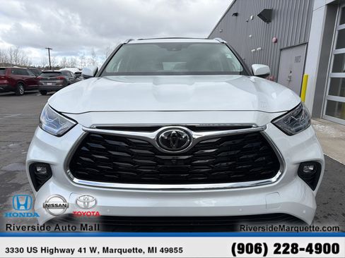 Used 2026 Toyota Highlander Platinum image 2