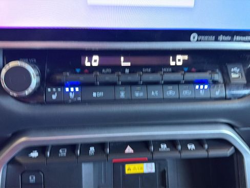 Used 2022 Toyota Tundra Platinum w/ Advanced Package AWD/4WD image 29