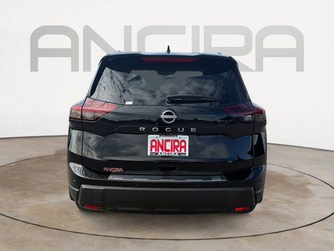 Used 2025 Nissan Rogue SV w/ SV Premium Package image 9