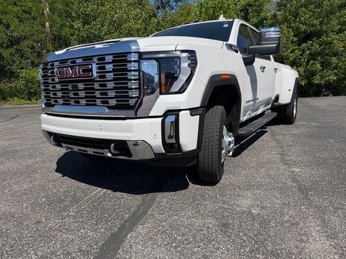 Used 2025 GMC Sierra 3500 Denali w/ Denali Reserve Package AWD/4WD image 7