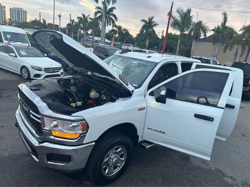 Used 2022 RAM 2500 Tradesman w/ Chrome Appearance Group AWD/4WD image 12