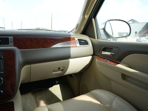 Used 2014 Chevrolet Tahoe LTZ RWD image 7