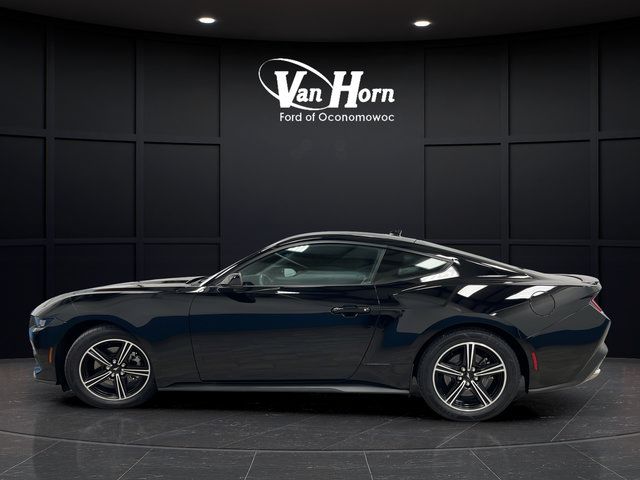 Used 2025 Ford Mustang Premium RWD image 4