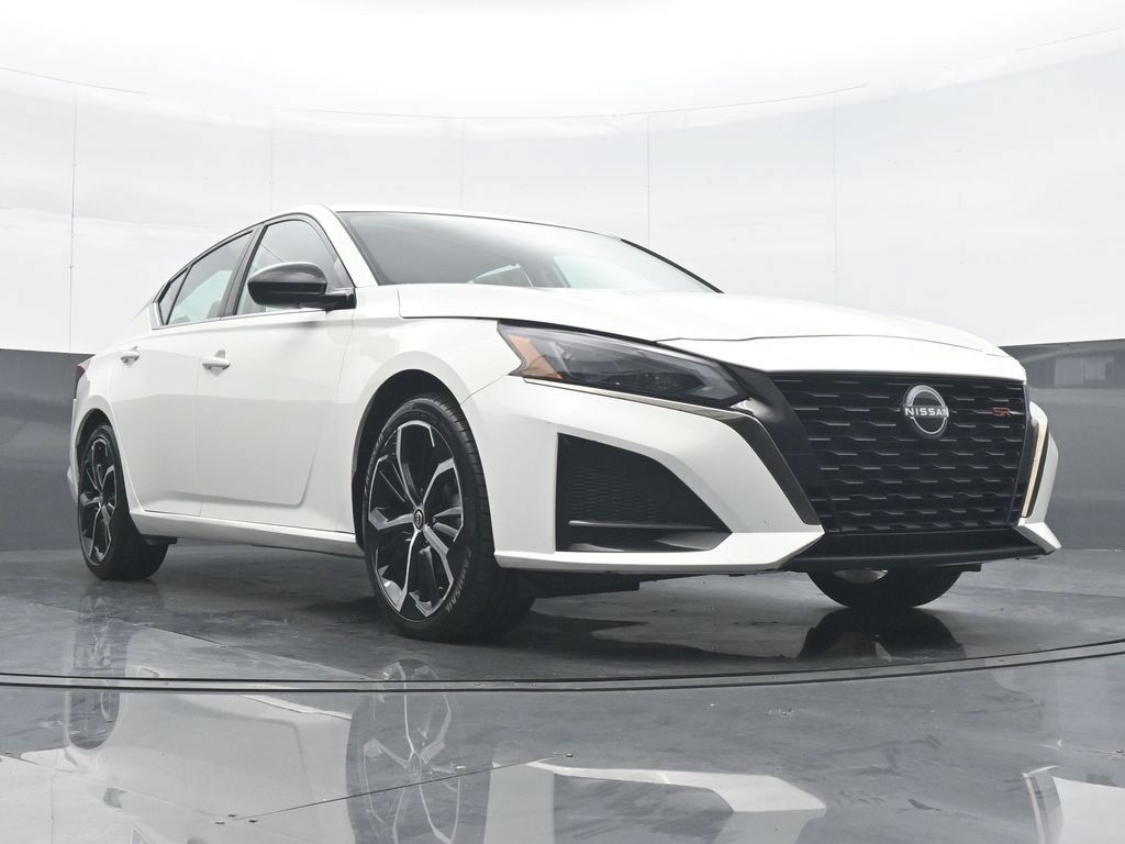 Used 2025 Nissan Altima 2.5 SR FWD image 34