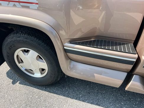 Used 1995 Chevrolet Silverado 1500 4x4 Regular Cab image 14