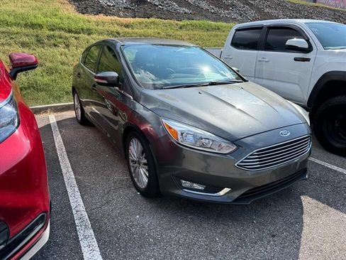 Used 2018 Ford Focus Titanium FWD image 11