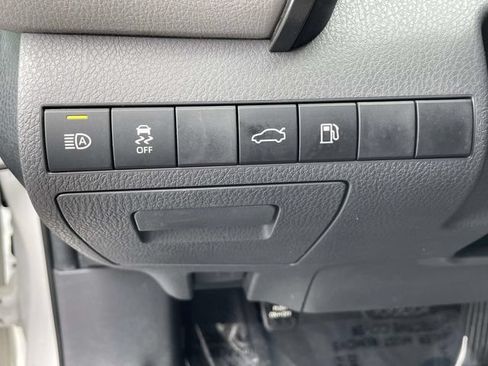 Used 2018 Toyota Camry LE w/ Convenience Package FWD image 13