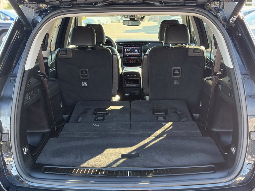 Certified 2023 Jeep Grand Cherokee L Limited AWD/4WD image 10