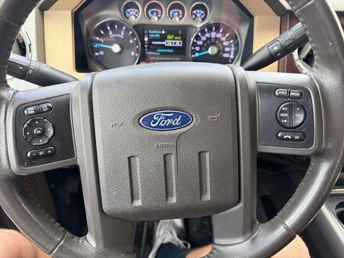 Used 2012 Ford F250 Lariat w/ Lariat Interior Pkg image 19