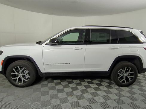 New 2025 Jeep Grand Cherokee Limited image 18