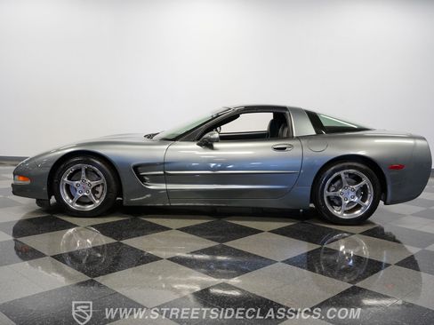 Used 2003 Chevrolet Corvette Coupe w/ Preferred Equipment Group RWD image 2