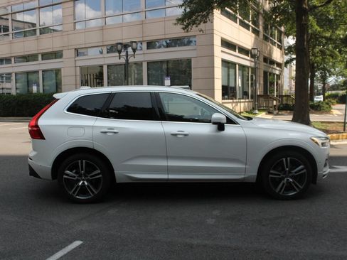Used 2019 Volvo XC60 T5 Momentum w/ Multimedia Package AWD/4WD image 6