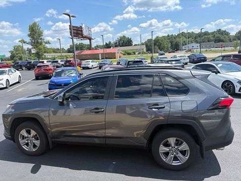 Used 2022 Toyota RAV4 XLE w/ Convenience Package AWD/4WD image 3