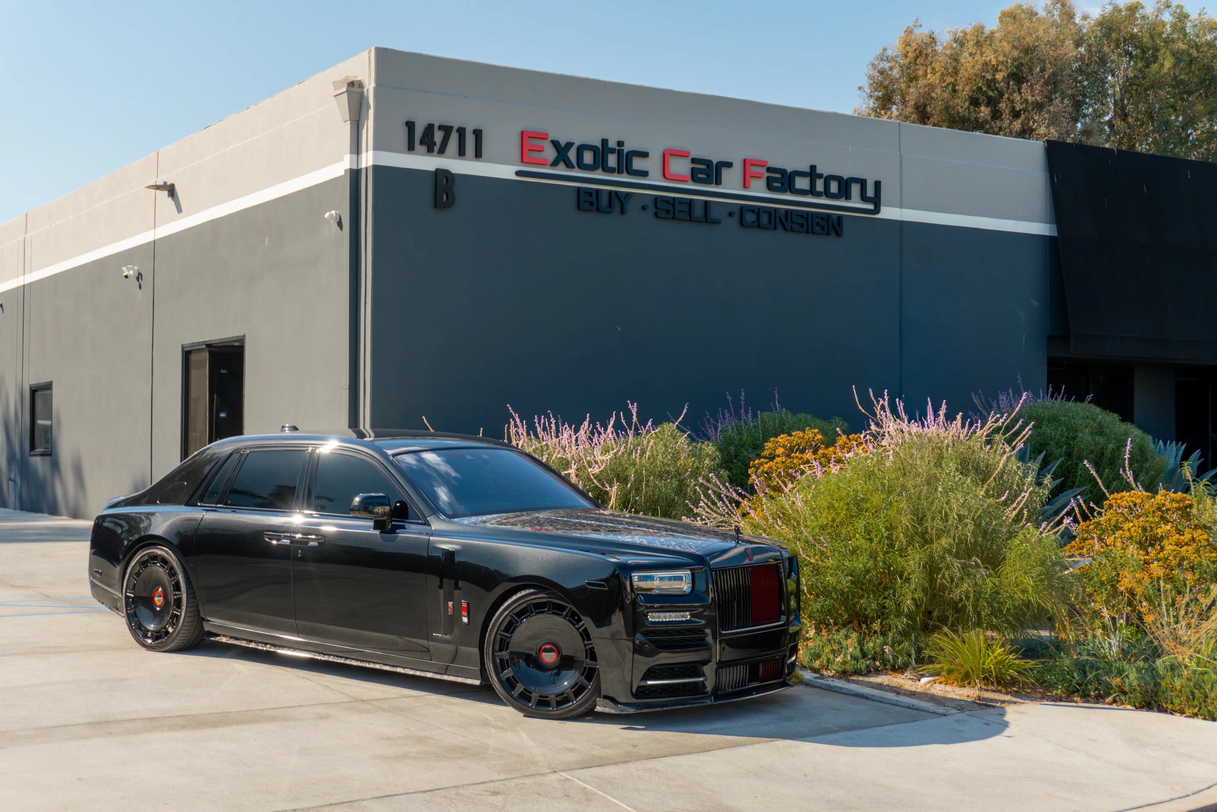 Used 2024 Rolls-Royce Phantom Sedan w/ The Phantom Package RWD image 1
