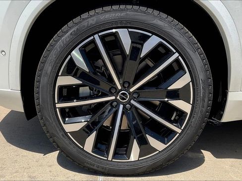 New 2026 Volvo XC90 B5 Ultra image 24