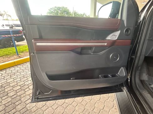 Used 2024 Ford Expedition Limited image 34