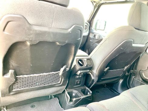 Used 2025 Jeep Wrangler Unlimited Rubicon AWD/4WD image 15