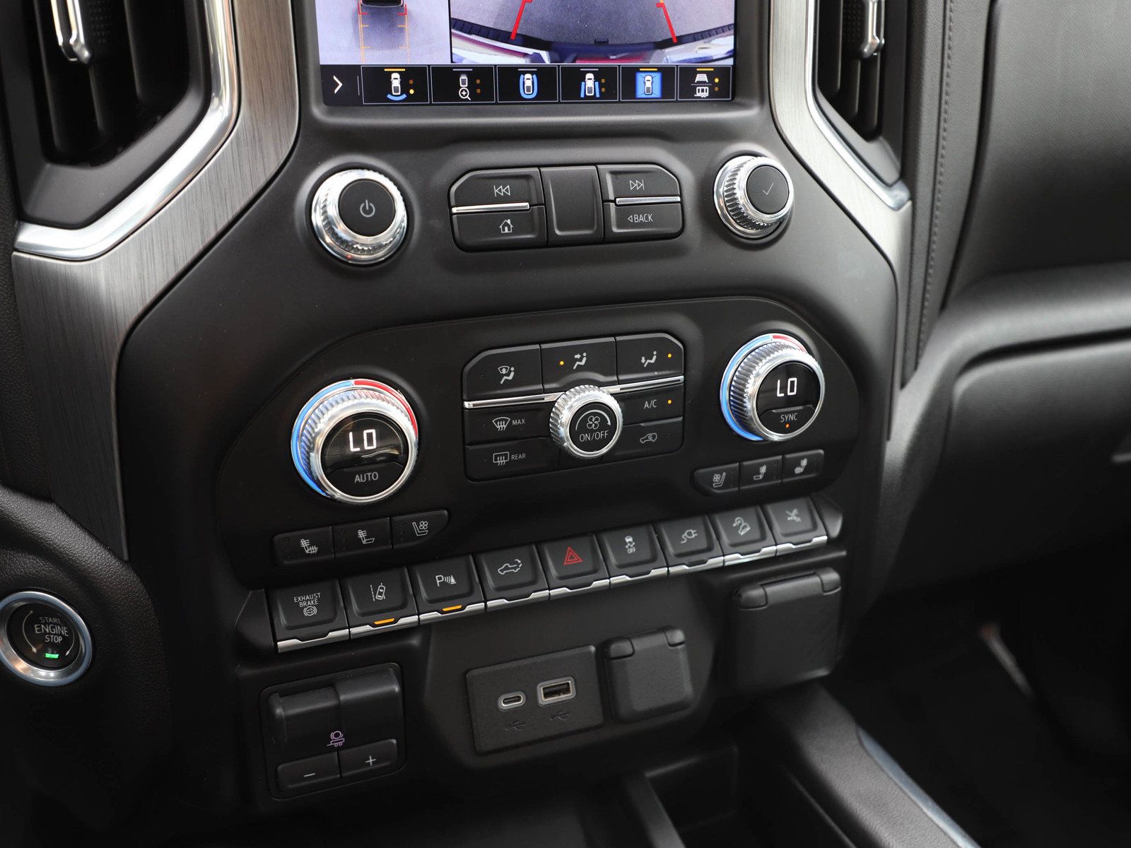 Used 2023 GMC Sierra 3500 Denali w/ Denali Black Diamond Edition AWD/4WD image 21