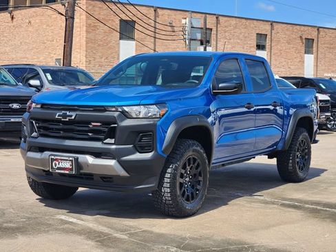 Used 2024 Chevrolet Colorado Trail Boss w/ Advanced Trailering Package AWD/4WD image 3