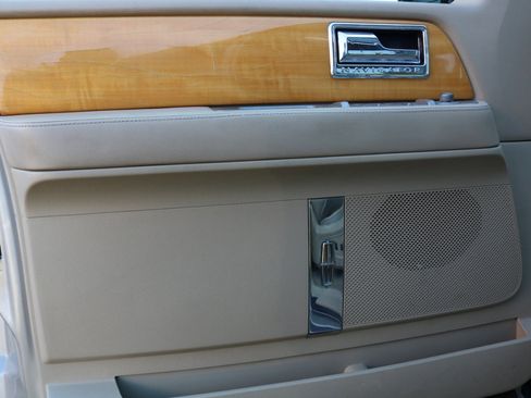 Used 2008 Lincoln Navigator 4WD image 13