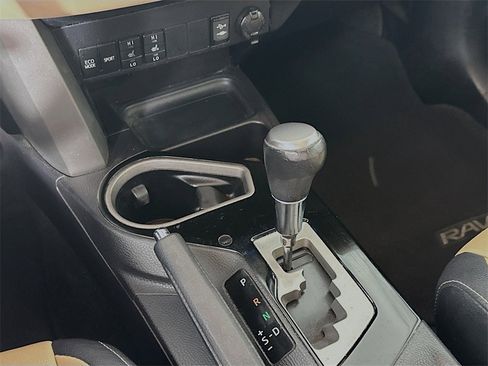 Used 2018 Toyota RAV4 Limited image 22