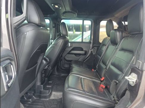 Used 2018 Jeep Wrangler Unlimited Sahara AWD/4WD image 5