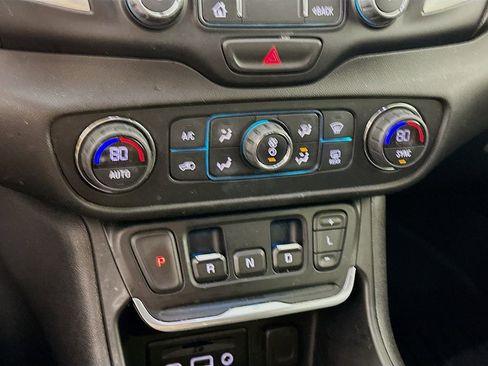 Used 2021 GMC Terrain SLT image 21