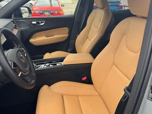 Used 2025 Volvo XC60 B5 Ultra image 11
