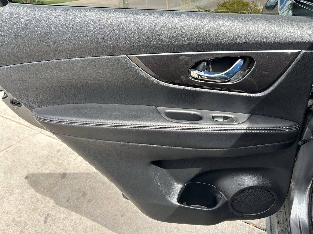 Used 2020 Nissan Rogue SV AWD/4WD image 25