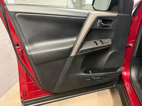 Used 2018 Toyota RAV4 XLE w/ Plus Extra Value Package image 17