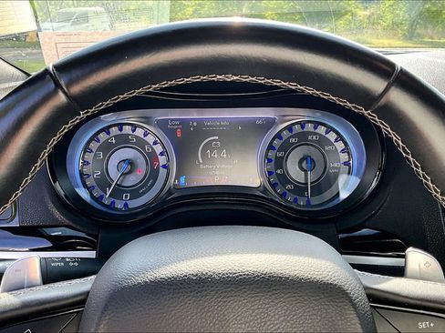 Used 2017 Chrysler 300 S AWD/4WD image 17