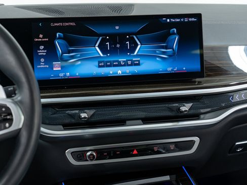 Certified 2024 BMW X7 xDrive40i w/ Executive Package image 19