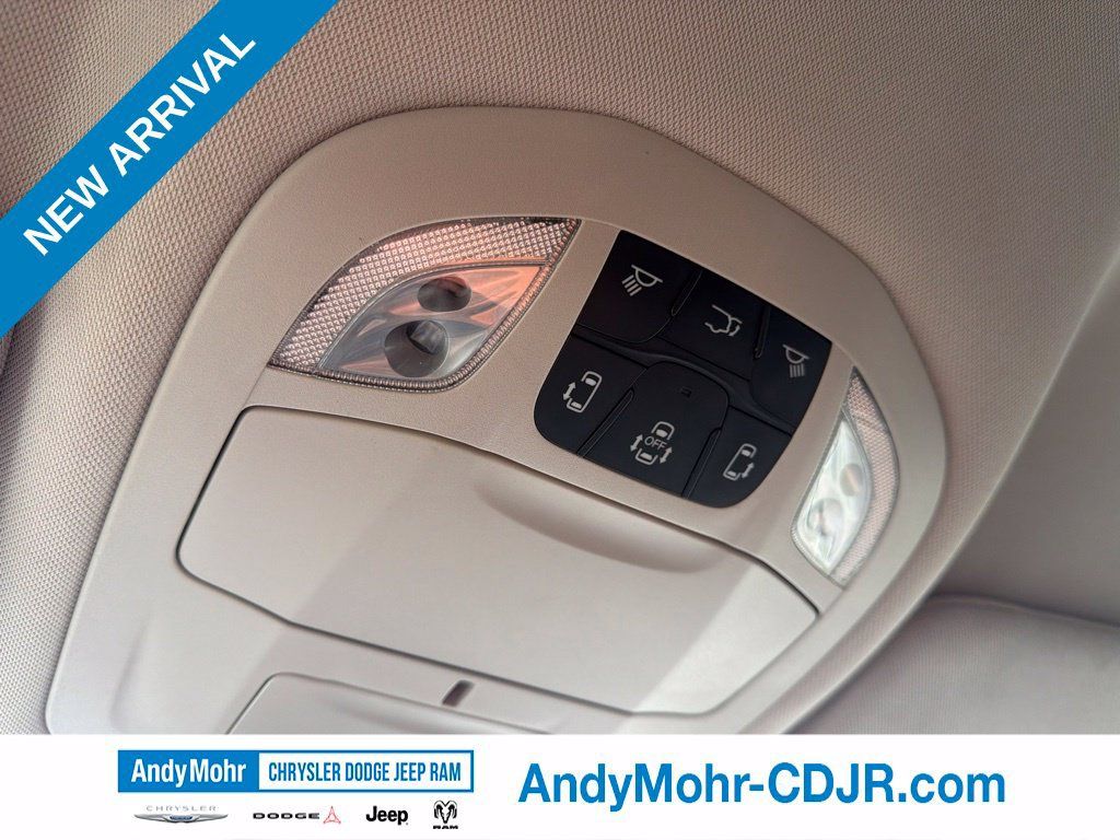 Used 2024 Chrysler Pacifica Touring-L FWD image 39