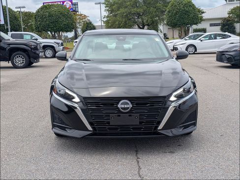 Used 2025 Nissan Altima 2.5 SV FWD image 8
