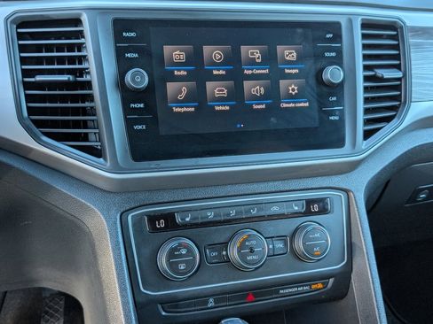 Used 2020 Volkswagen Atlas Cross Sport SE image 17