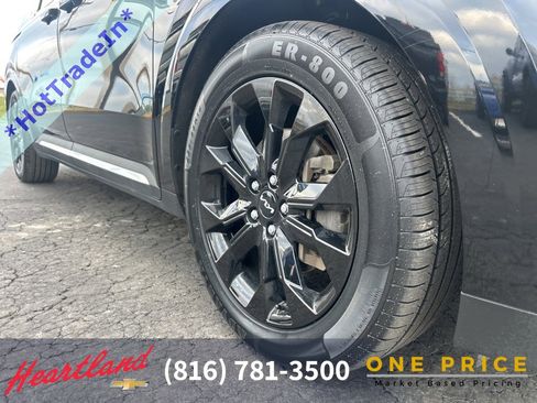 Used 2022 Kia Carnival SX Prestige image 11