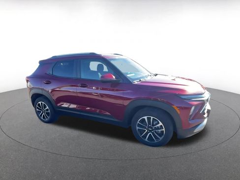 Used 2025 Chevrolet TrailBlazer LT image 2